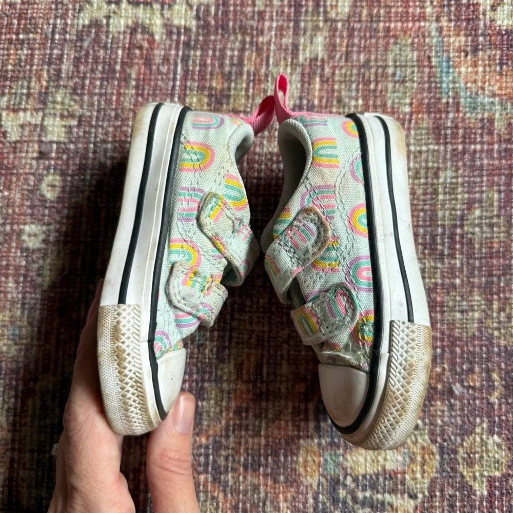 Converse infants size 4 Kids' Rainbow Sneakers - Pink and White